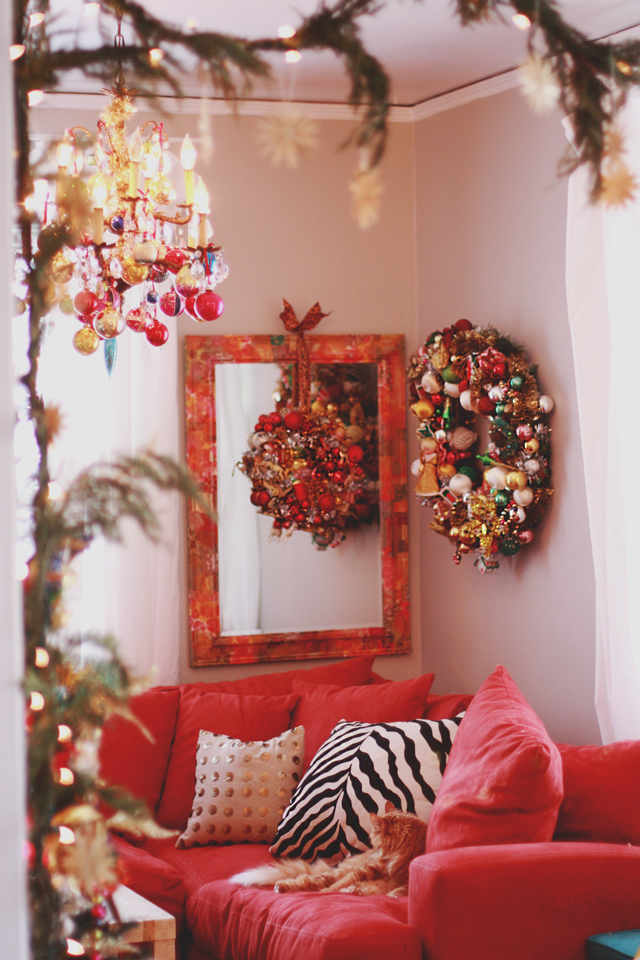 Christmas Home Tour - love this ornament wreath