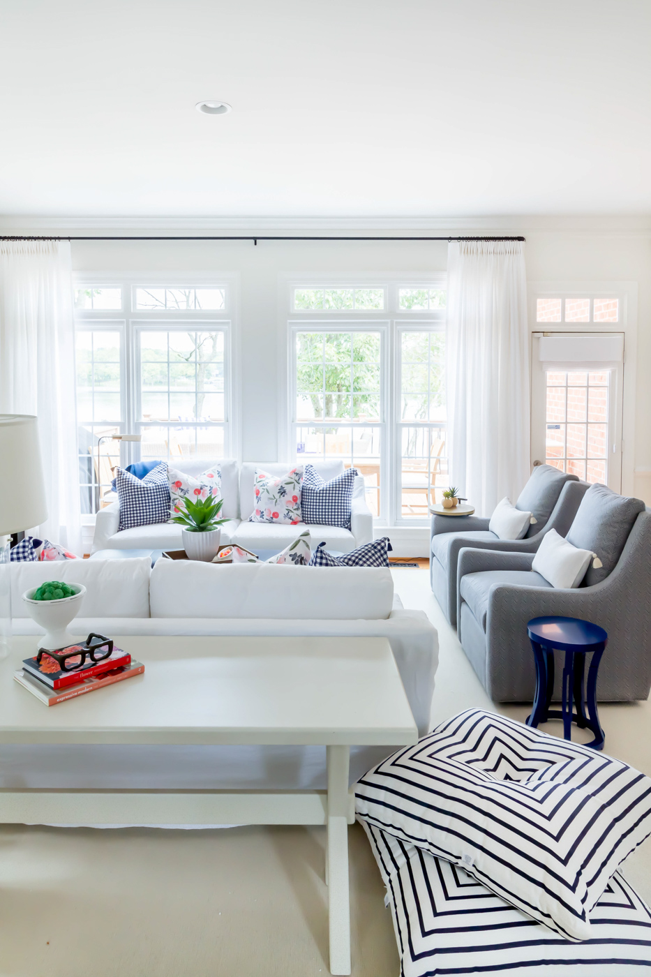 Eclectic Home Tour - a white living room gets pops of color from textiles #livingroom #neutraldecor #lakehouse