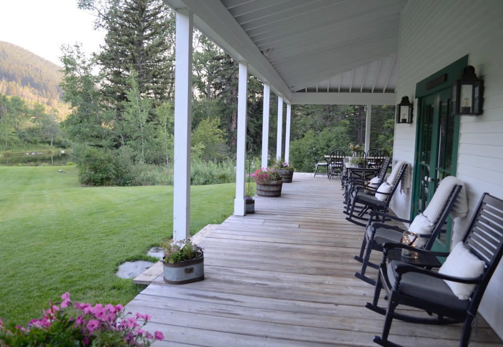 Eclectic Home Tour of Sanctuary Home - welcome to Crow Hollow Ranch. This 500 acre property is complete with farmhouse, guest house and rustic cabin kellyelko.com #ranch #hometour #porch #frontporch #curbappeal 