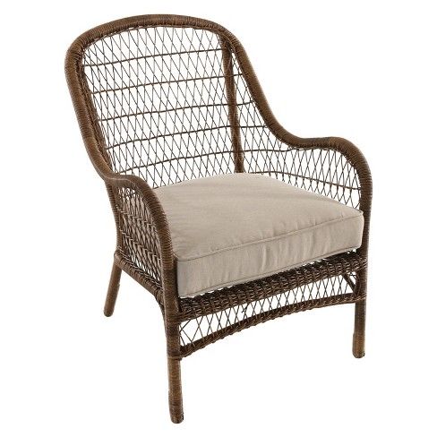 Love this all weather wicker chair that would be perfect indoors or out kellyelko.com #wicker #rattan #patiofurniture #diningchairs