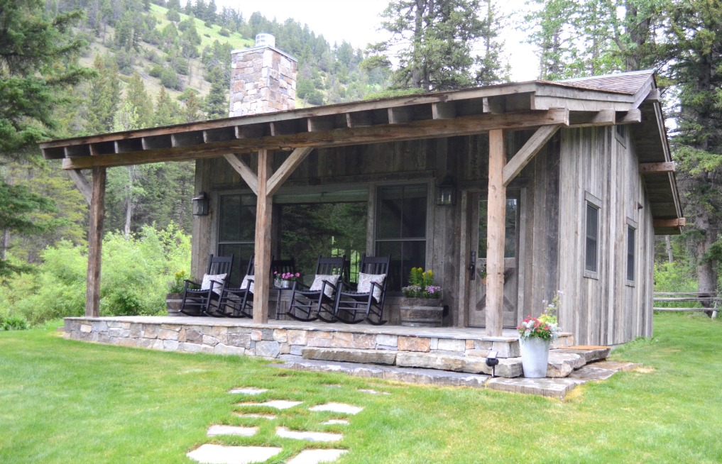 Eclectic Home Tour of Sanctuary Home - welcome to Crow Hollow Ranch. This 500 acre property is complete with farmhouse, guest house and rustic cabin kellyelko.com #hometour #cabin #rusticdecor #barnwood #whitekitchen #homedecor