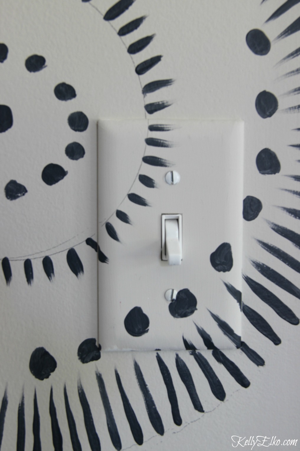 Paint right over switch plates and get her tips for painting a DIY wall mural kellyelko.com #wallmural #walls #walldecor #tipsandtricks #paintingtips #paintingideas 