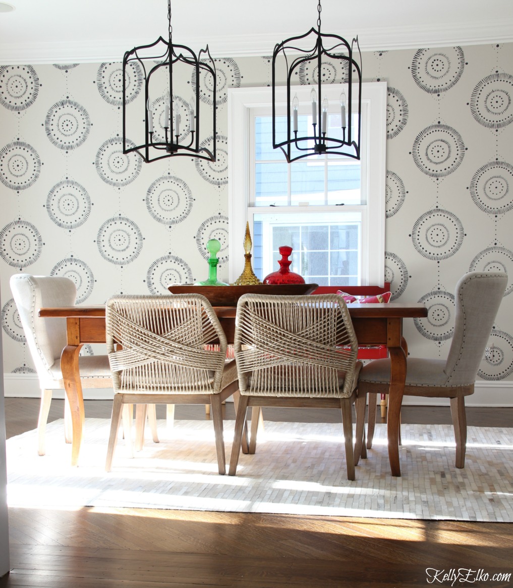 How to make a faux wallpaper hand painted mural - Forget wallpaper! This hand painted mural is like faux wallpaper minus the expense kellyelko.com #wallpaper #mural #diningroom #wallart #handpainted 