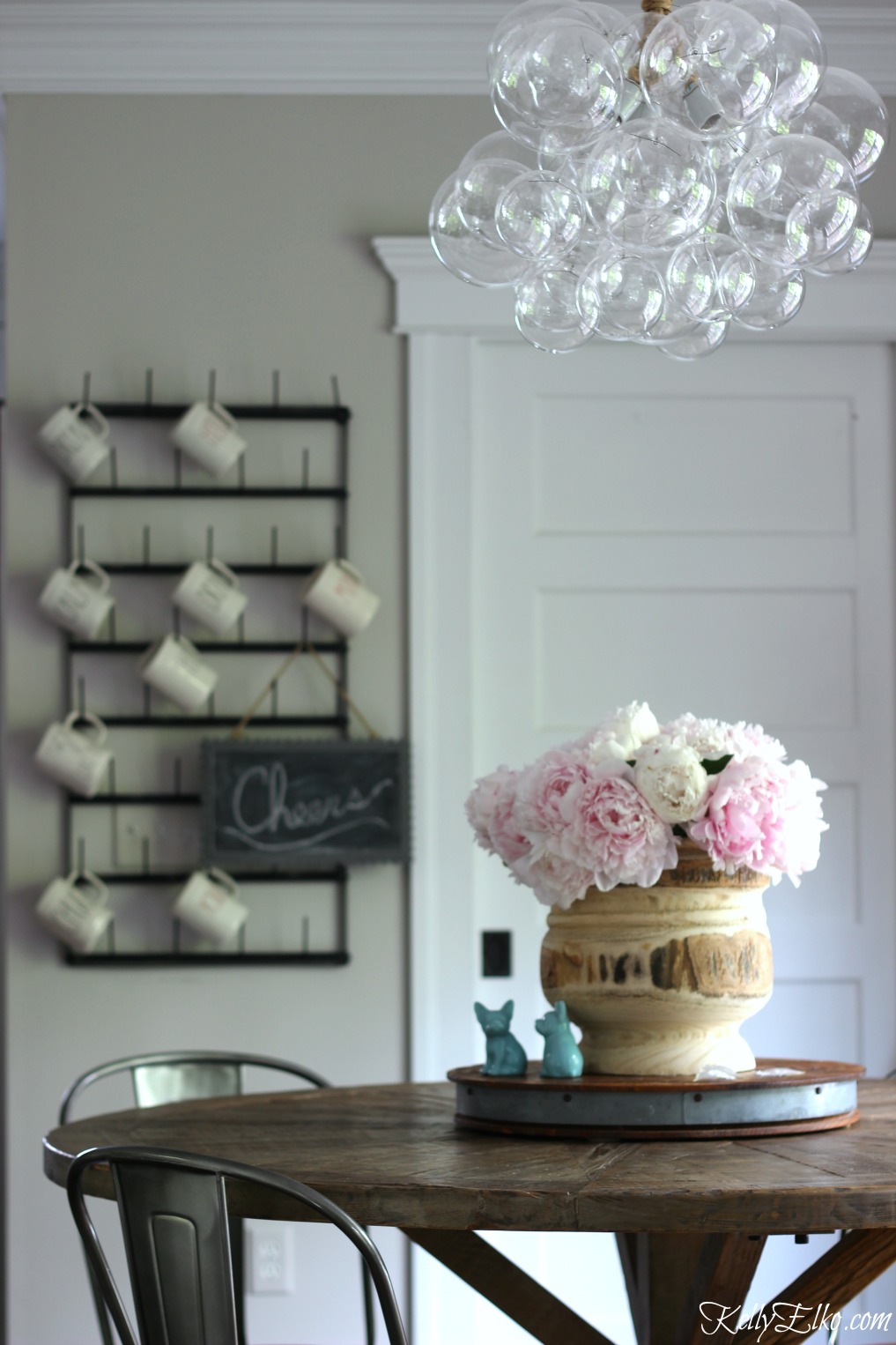 How to Make Peonies Last Longer - love these great tips for making sure your peonies always look in prime condition and love her stunning flower arrangements like this huge wood vase brimming with pink peonies kellyelko.com #peonies #gardeningtips #gardens #gardening #perennials 