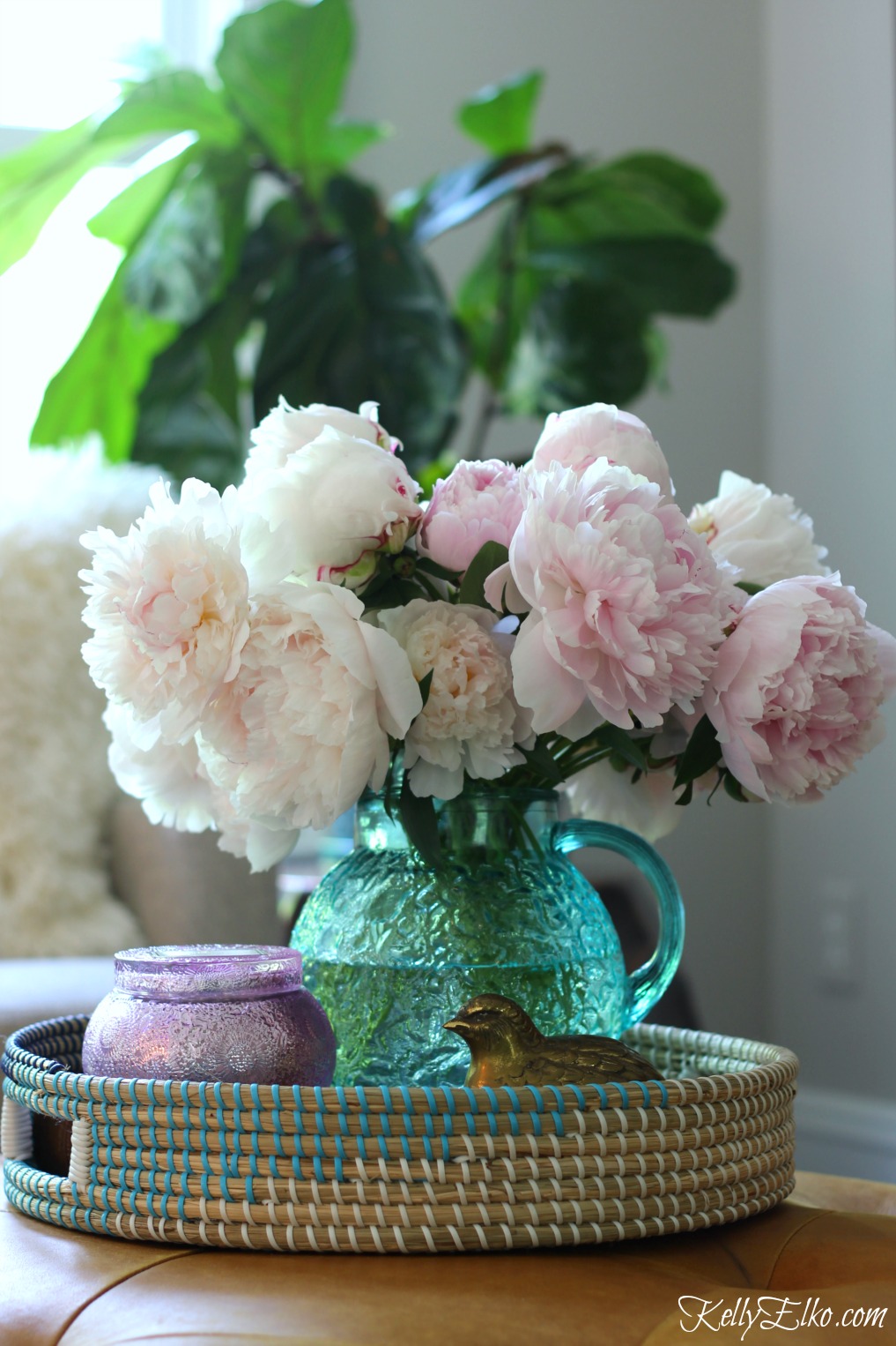 How to Make Peonies Last Longer - love these great tips for making sure your peonies always look in prime condition and love this flower arrangement in a vintage blue pitcher kellyelko.com #peonies #gardeningtips #gardens #gardening #perennials 