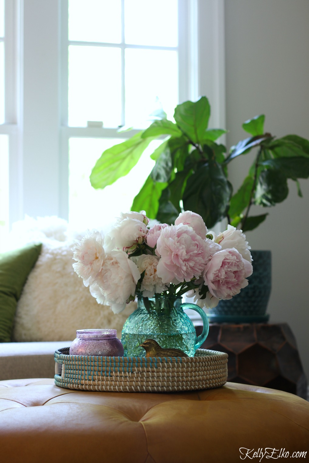 How to Make Peonies Last Longer - love these great tips for making sure your peonies always look in prime condition and love her flower arrangements in unique vases like this vintage blue pitcher kellyelko.com #peonies #gardeningtips #gardens #gardening #perennials 