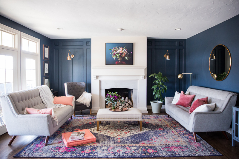 Beautiful home tour that isn't afraid to use color kellyelko.com #blue #colorful #livingroom #familyroom 