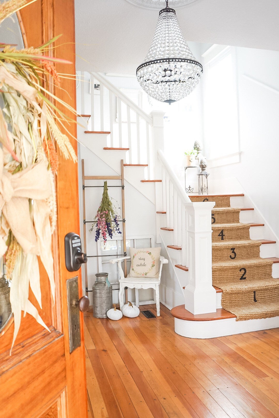 Eclectic Home Tour - love this foyer with sisal rug runner kellyelko.com #farmhousestyle #farmhouse #housetour #foyer 