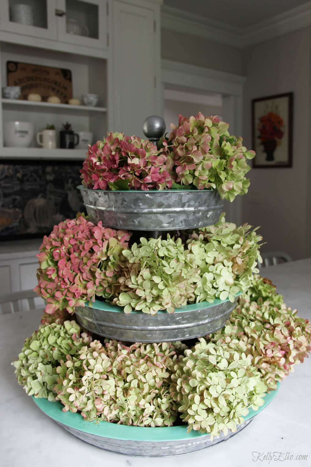 Fall home tour - love this beautiful tiered tray displaying fall hydrangeas kellyelko.com #hydrangeas #fall #falldecor #tieredtray #kitchendecor 