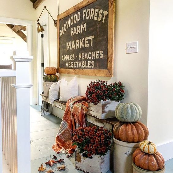 Eclectic Home Tour of The Cobbler Shop on Concord kellyelko.com #farmhouse #farmhousedecor #interiordecor #interiordecorate #fall #falldecor #cottagestyle #hometour #housetour 