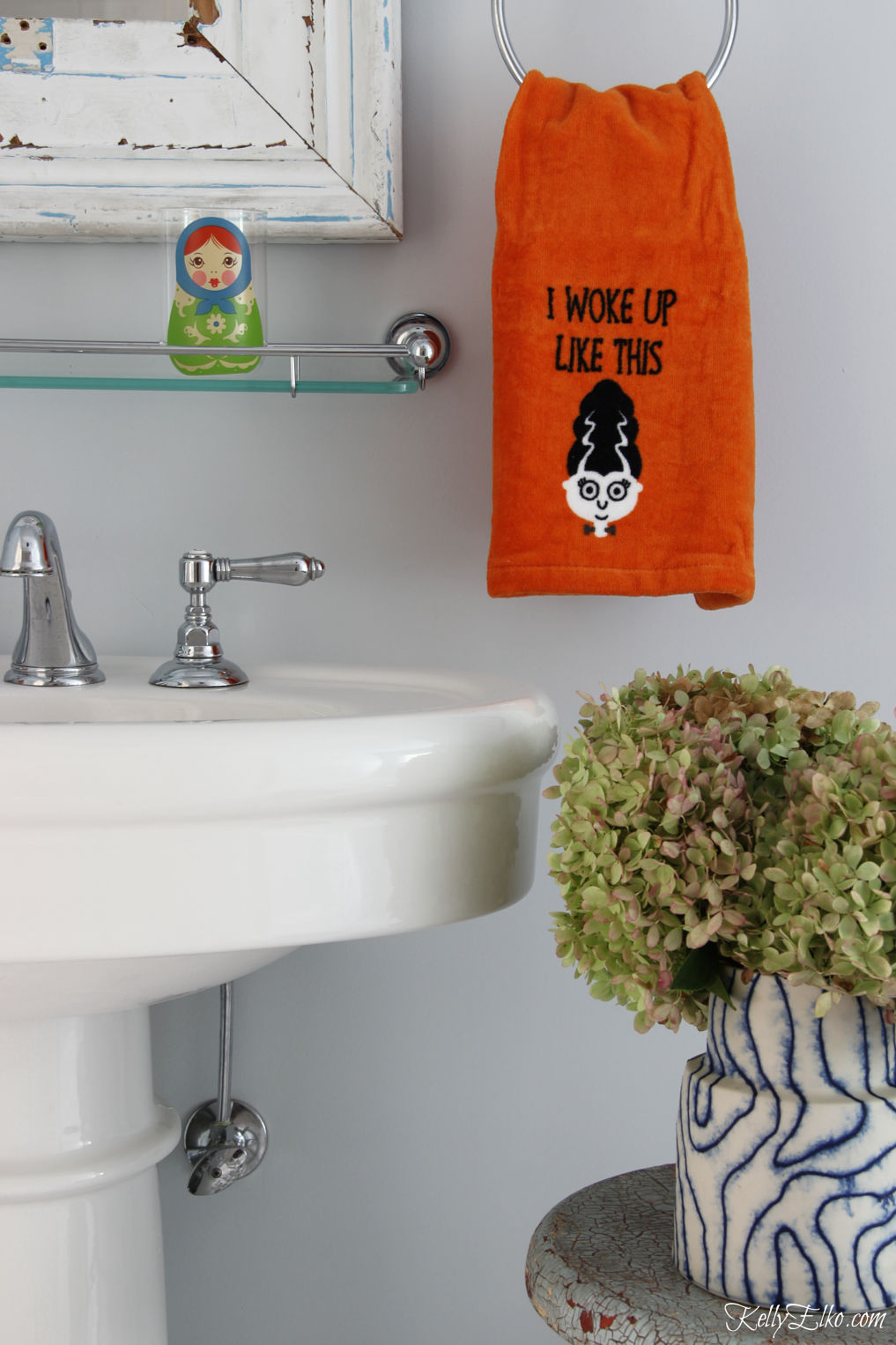 Love this creative Halloween house tour with humor - what a fun dishtowel kellyelko.com #halloween #halloweendecor #falldecor #falldecorations #halloweendecorations 