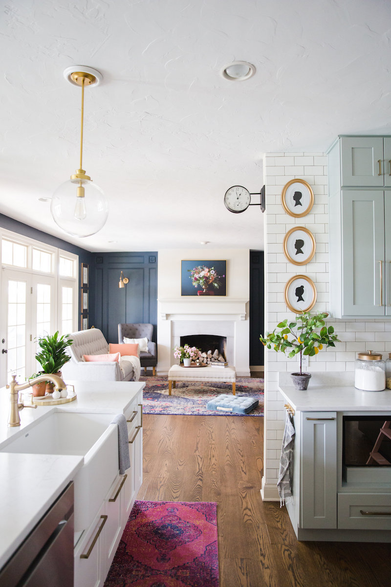 Eclectic Home Tour Sincerely Sara D kellyelko.com #hometour #housetour #interiordecorating #interiordecor #kitchen #kitchendecor