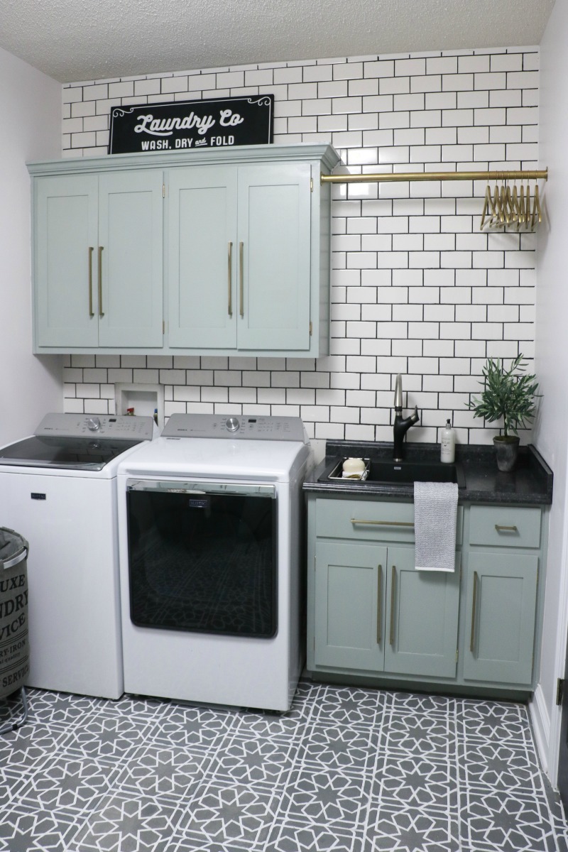 Beautiful laundry room with subway tile backsplash and stenciled tile floor kellyelko.com #laundryroom #diyideas #stencil #interiordecor