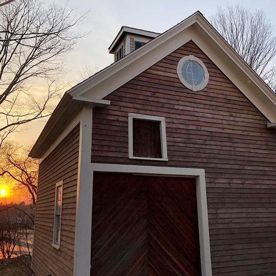 Eclectic Home Tour of The Cobbler Shop on Concord - love this beautiful 1800's barn kellyelko.com #farmhouse #farmhousedecor #interiordecor #interiordecorate #barn #cottagestyle #hometour #housetour 