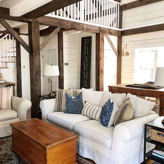 Eclectic Home Tour of The Cobbler Shop on Concord - tour this 1800's farm with original wood beams and shiplap walls kellyelko.com #farmhouse #farmhousedecor #interiordecor #interiordecorate #cottagestyle #hometour #housetour 