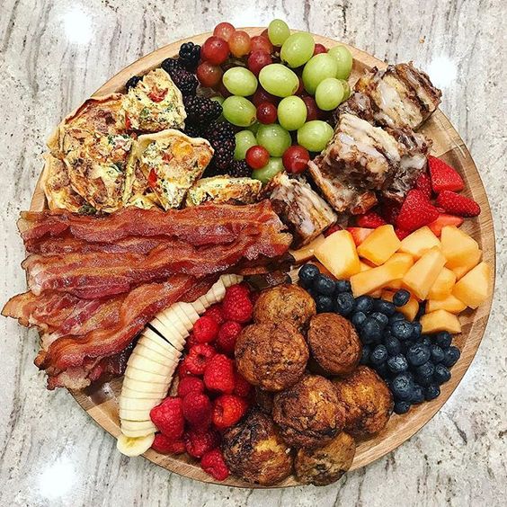 Love this breakfast tray kellyelko.com #breakfast #breakfastrecipes #recipes #partyfood #brunchideas #brunchrecipes