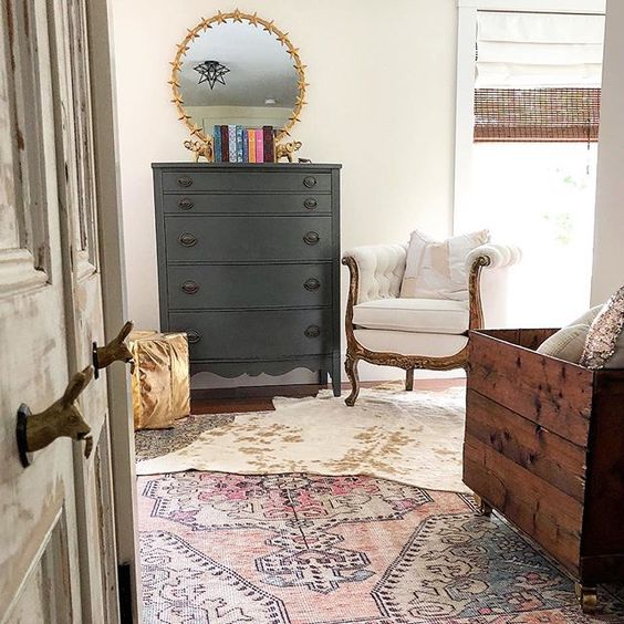 Eclectic Home Tour of The Cobbler Shop on Concord - love this little girls rustic bedroom kellyelko.com #farmhouse #farmhousedecor #interiordecor #interiordecorate #bedroom #vintagebedroom #bedroomdecor #cottagestyle #hometour #housetour 