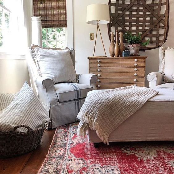 Eclectic Home Tour of The Cobbler Shop on Concord - love the tobacco basket as art kellyelko.com #farmhouse #farmhousedecor #interiordecor #interiordecorate #bedroom #antiques #cottagestyle #hometour #housetour 