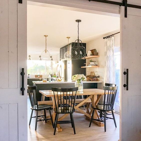 Eclectic Home Tour 1111 Light Lane kellyelko.com #farmhouse #farmhousekitchen #hometour #farmhousestyle #farmhousedecor #cottagestyle #interiordesign #interiordecor