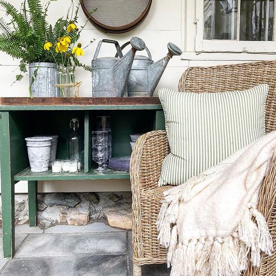 Eclectic Home Tour of The Cobbler Shop on Concord - love this inviting porch decor kellyelko.com #farmhouse #farmhousedecor #interiordecor #interiordecorate #porch #porchdecor #cottagestyle #hometour #housetour 