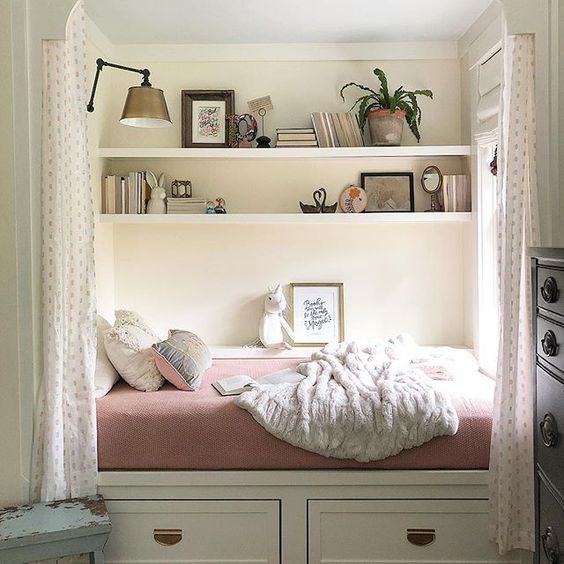 Eclectic Home Tour of The Cobbler Shop on Concord - love this built in bed nook kellyelko.com #farmhouse #farmhousedecor #interiordecor #interiordecorate #bedroom #girlsbedroom #diyideas #cottagestyle #hometour #housetour 