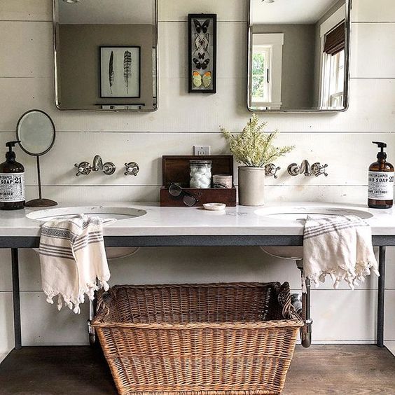 Eclectic Home Tour of The Cobbler Shop on Concord - love this industrial bathroom vanity kellyelko.com #farmhouse #farmhousedecor #interiordecor #interiordecorate #bathroom #bathroomdecor #bathroomvanity #cottagestyle #hometour #housetour 