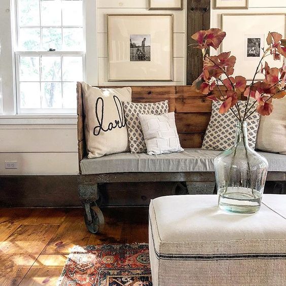 Eclectic Home Tour of The Cobbler Shop on Concord - love the rustic benchkellyelko.com #farmhouse #farmhousedecor #interiordecor #interiordecorate #fall #falldecor #cottagestyle #hometour #housetour #diyideas