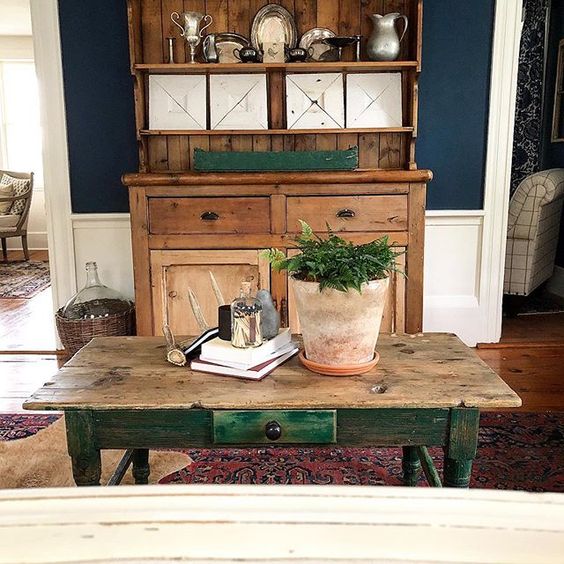 Eclectic Home Tour of The Cobbler Shop on Concord - love the rustic antique pine furniture kellyelko.com #farmhouse #farmhousedecor #interiordecor #interiordecorate #cottagestyle #hometour #housetour #rusticdecor #antiques