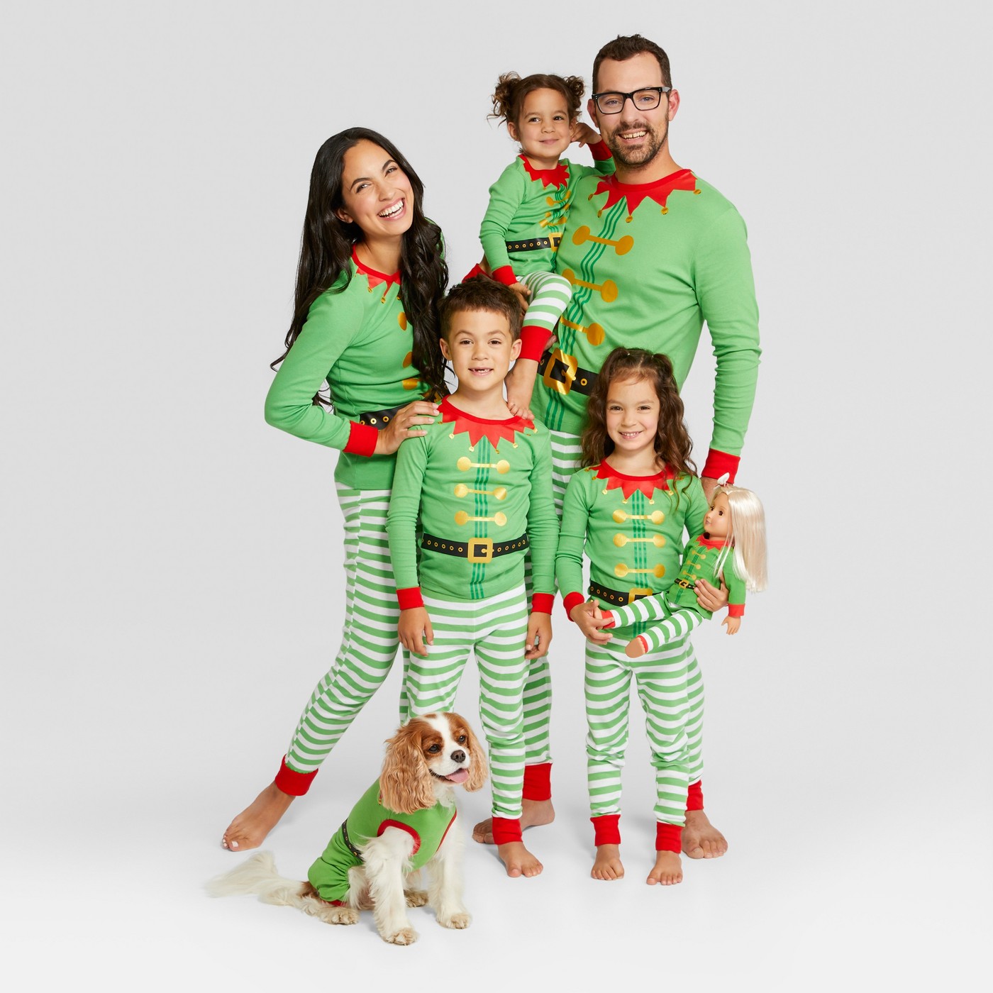 Family Christmas pajamas - love the elf pajamas kellyelko.com #christmaspajamas #christmas #christmastraditions