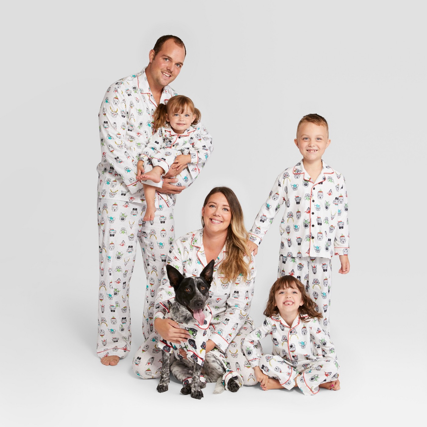 Family Christmas pajamas - love the dog pajamas kellyelko.com #christmaspajamas #christmas #christmastraditions