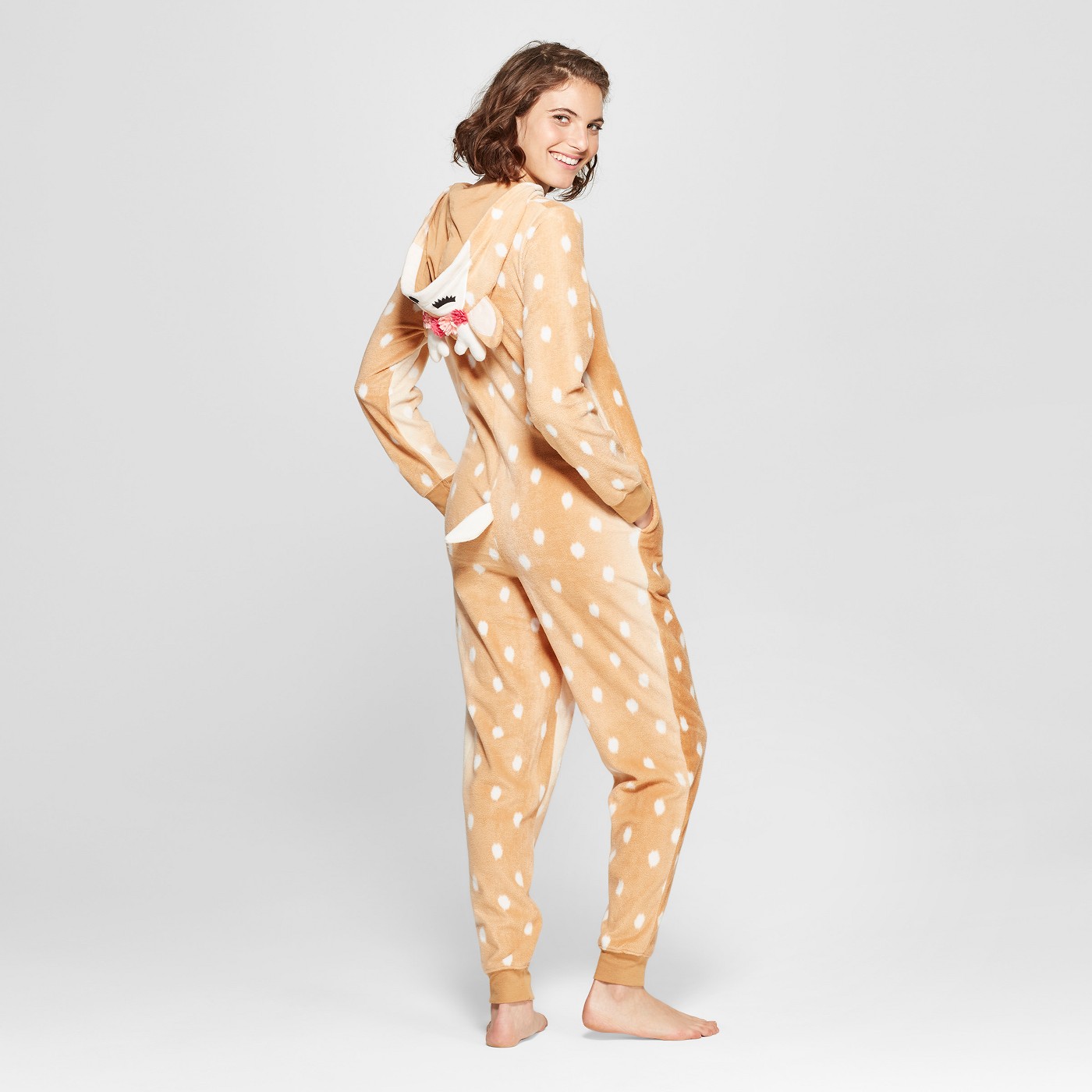 Family Christmas pajamas - love the fawn pajamas kellyelko.com #christmaspajamas #christmas #christmastraditions