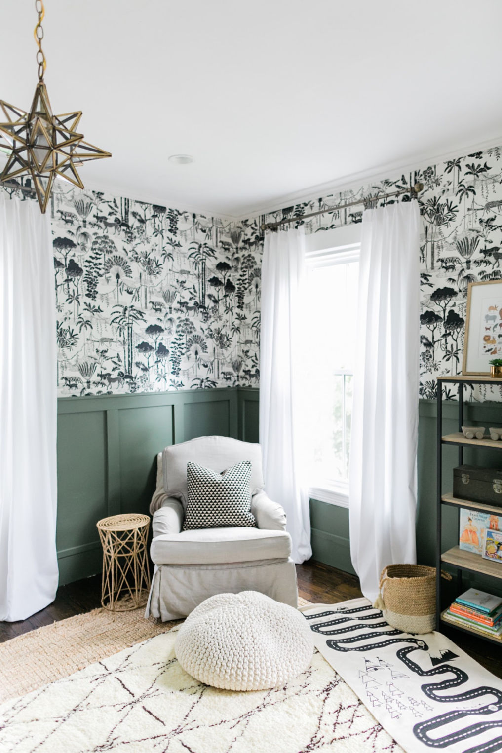 Very cool black and white jungle wallpaper in this boys bedroom kellyelko.com #wallpaper #boysroom #kidsroom #bedroom 