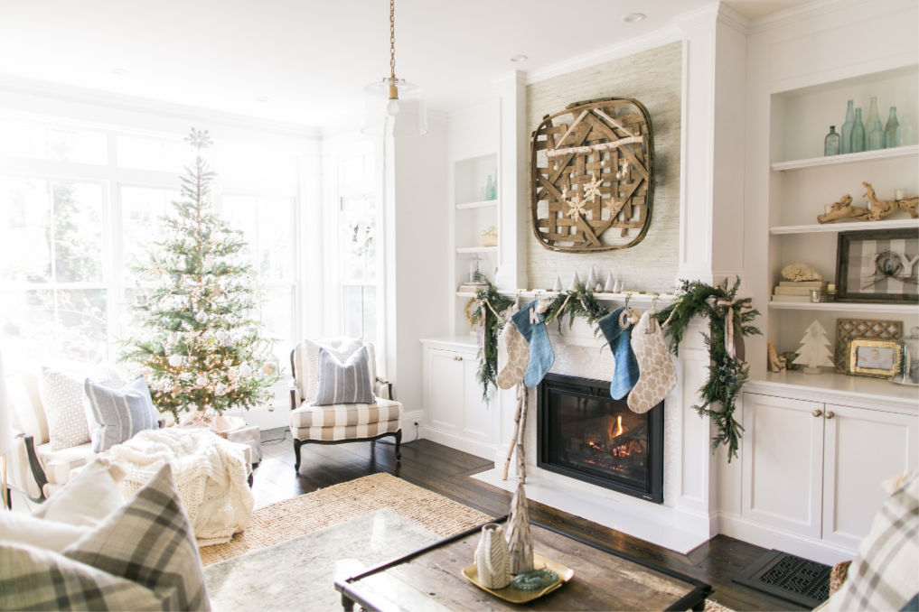 Christmas family room with sparse tree and tobacco leaf basket kellyelko.com #christmas #farmhousechristmas #christmasdecor #christmasdecorating #vintagechristmas