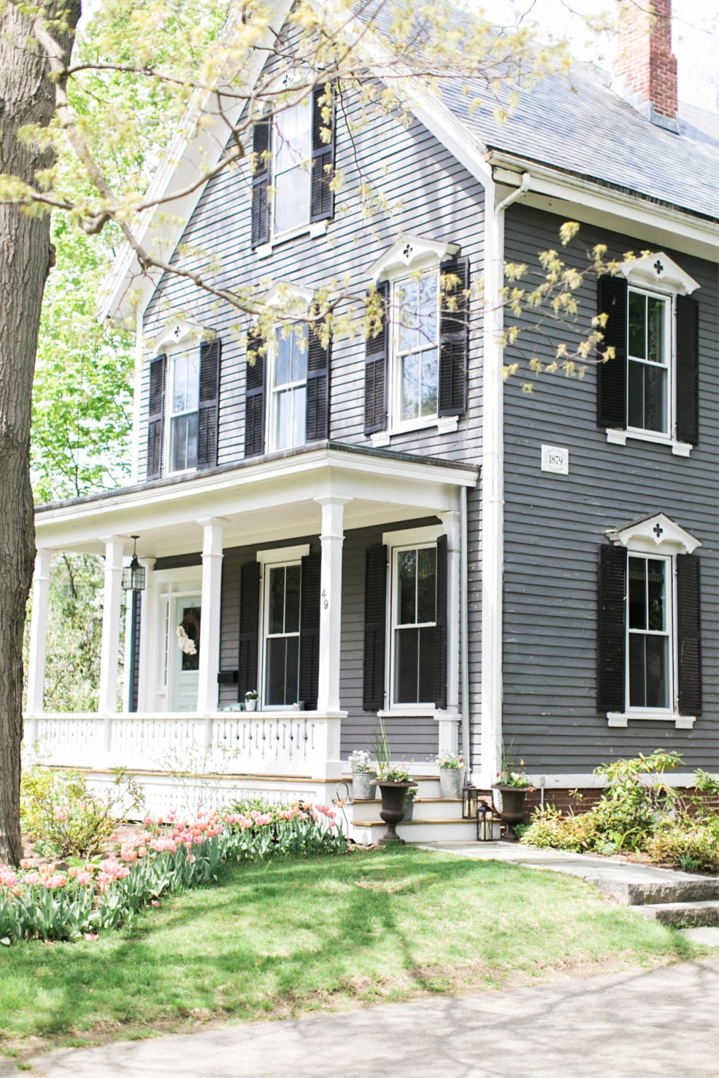 Finding Lovely Eclectic Home Tour kellyelko.com #hometour #oldhouse #oldhome #housetour