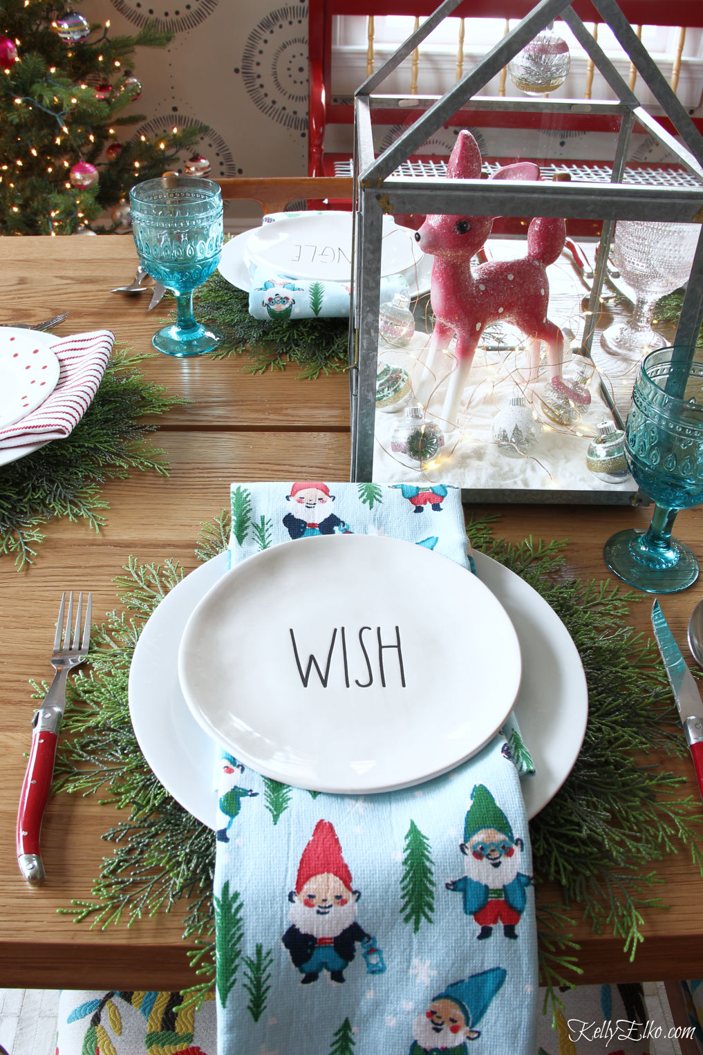 Love this fun Christmas table in blues and pinks and the cedar placemat and gnome napkins kellyelko.com #christmas #christmasdecor #christmastable #christmasdecorations #christmascenterpiece #raedunn #retrochristmas #vintagechristmas #gofinding 