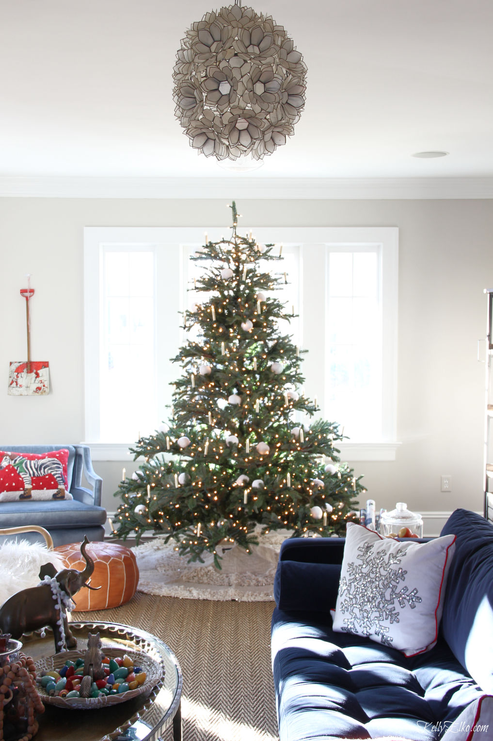 Wow - this is the most realistic Christmas tree I've ever seen! Love the candle lights and snowball ornaments kellyelko.com #christmastree #christmastrees #christmasdecor #christmasdecorating #christmaslivingroom #Christmaslights #balsamhill #vintagechristmas #capiz