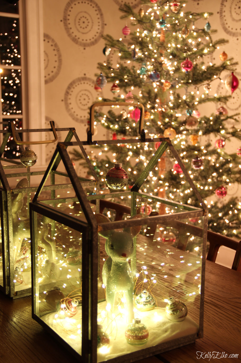 Stunning Christmas at night tour - love the lantern centerpiece and that glowing tree kellyelko.com #christmas #christmslights #christmasdecor #christmasdecorating #christmasdiningroom #vintagechristmas #retrochristmas #christmastrees