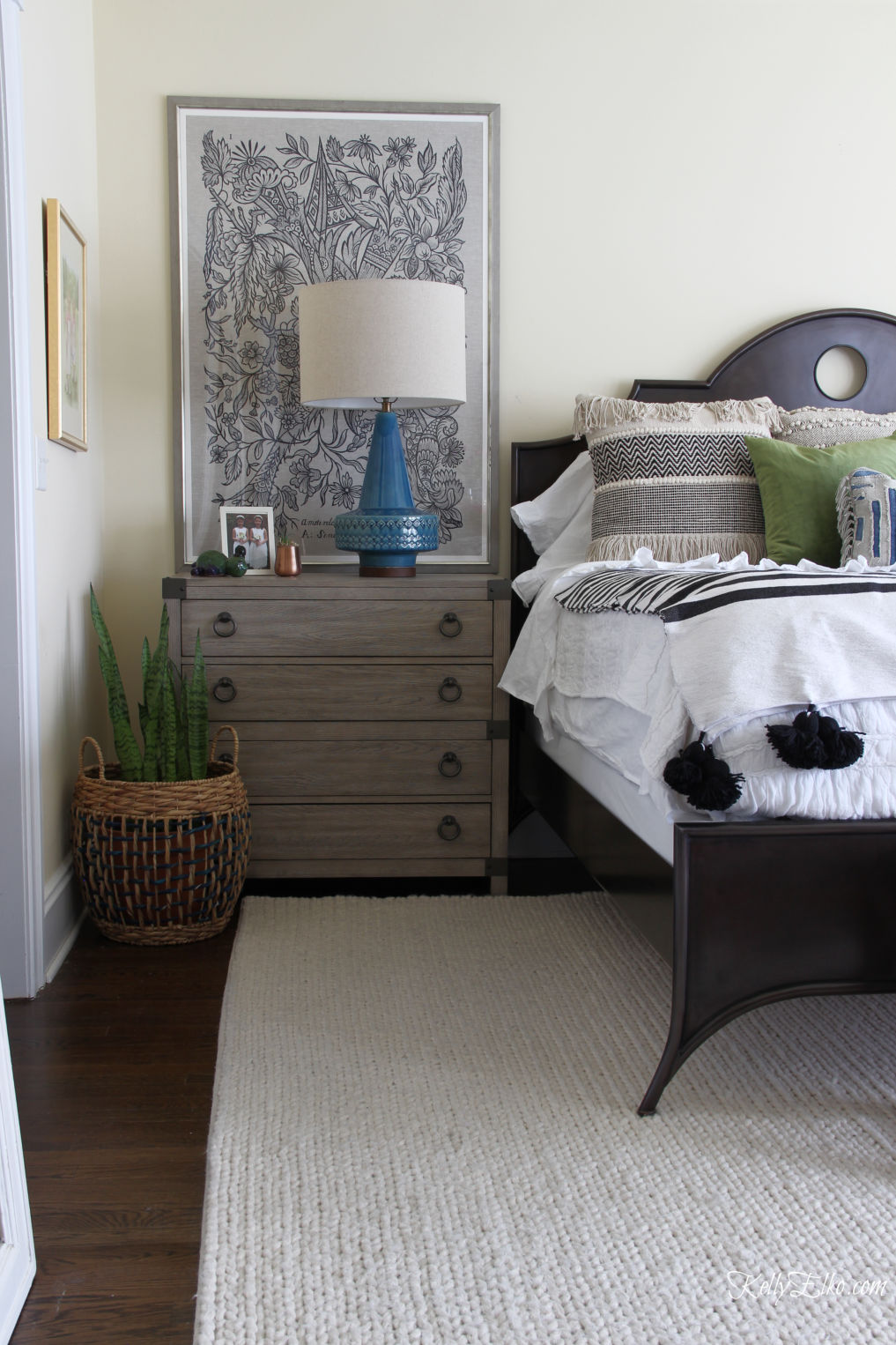 Raymour Flanigan Bedroom Makeover kellyelko.com #bedroom #bedroomdecor #bedroomfurniture #masterbedroom #interiordecor #interiordecorate