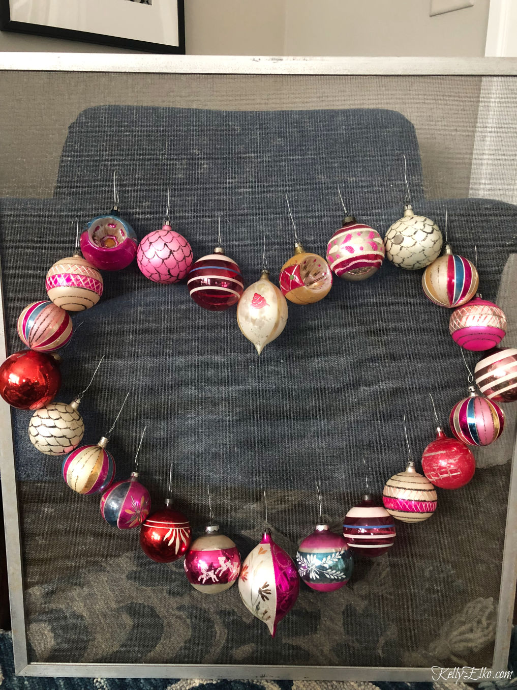 How to make a Christmas ornament Valentine heart screen - you have to see the filled in finished heart! / kellyelko.com