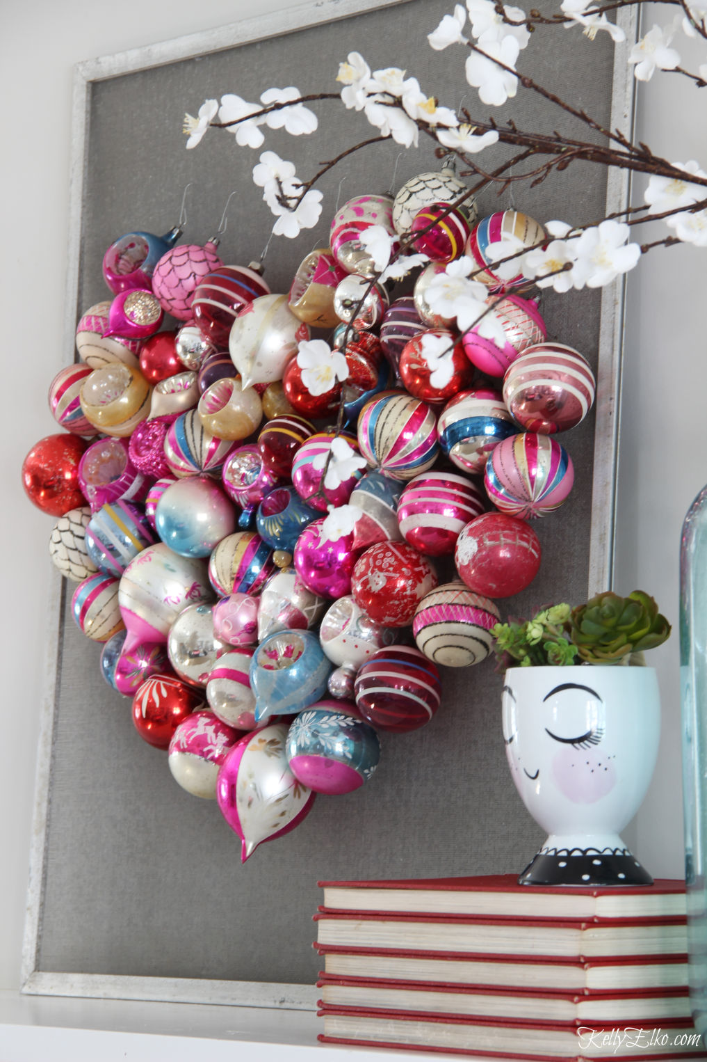 How to make a Christmas ornament Valentine heart screen - love the vintage shiny brite ornaments / kellyelko.com