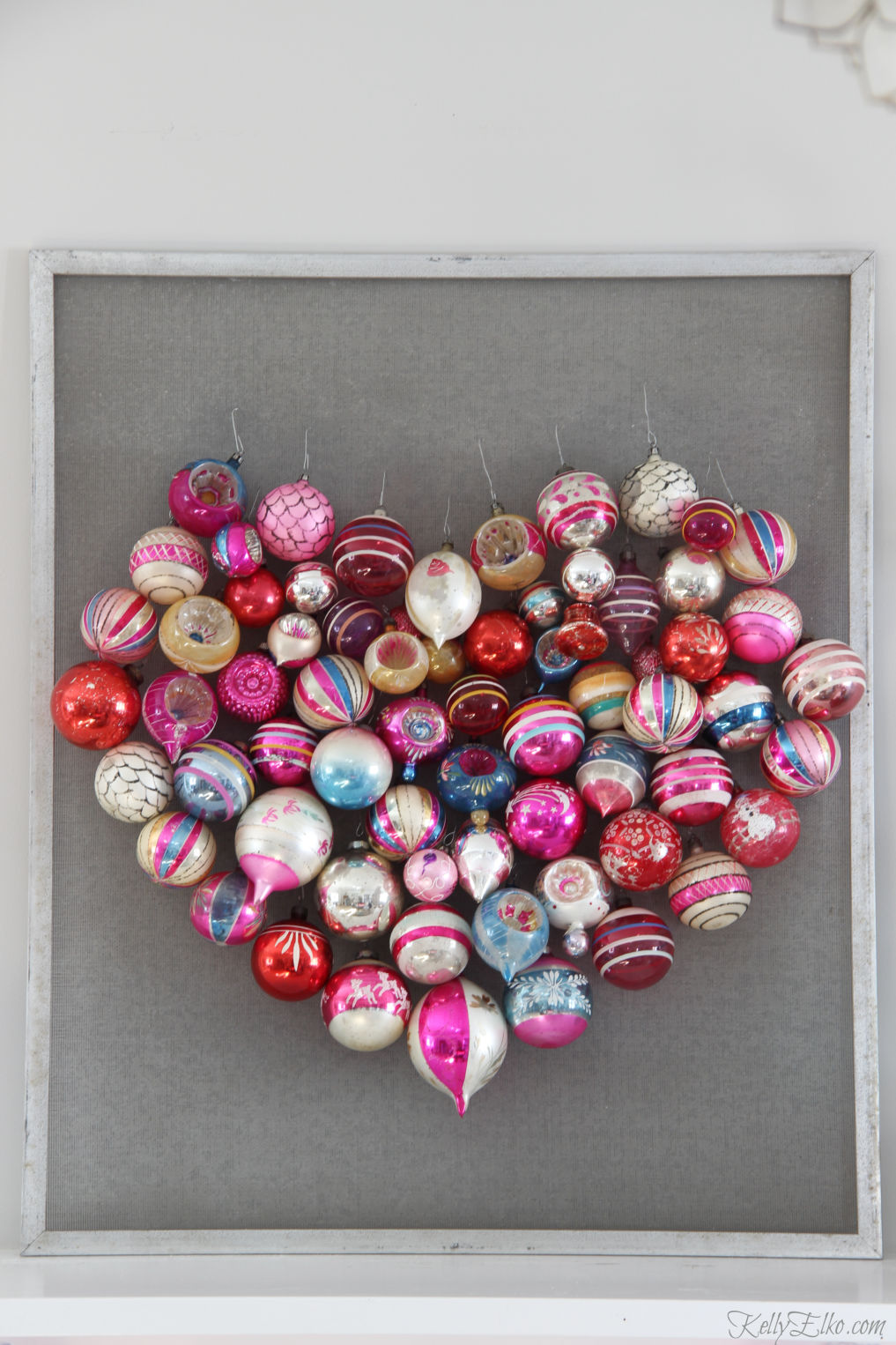 How to make a Christmas ornament Valentine heart screen / kellyelko.com