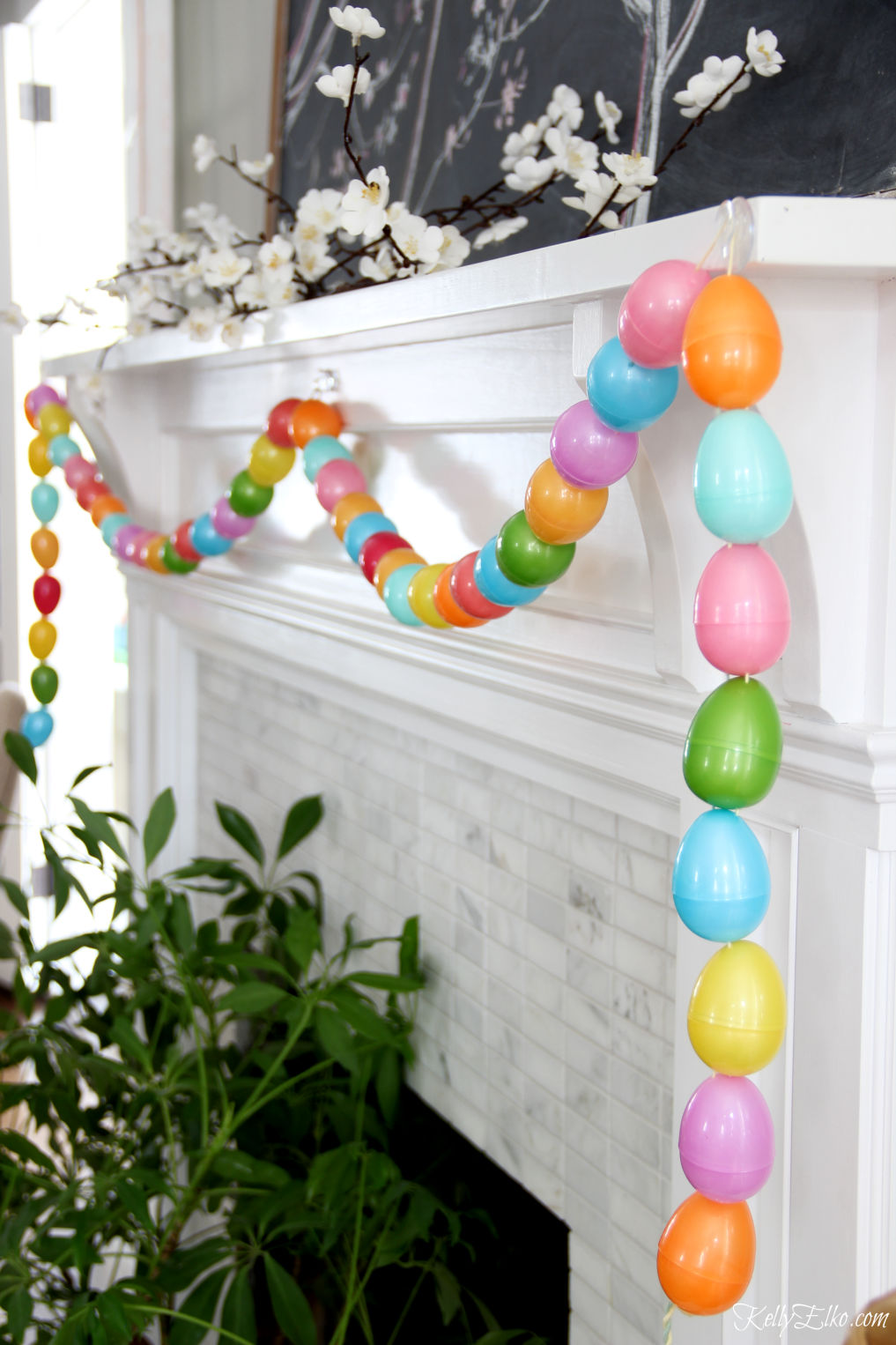 DIY egg garland kellyelko.com 