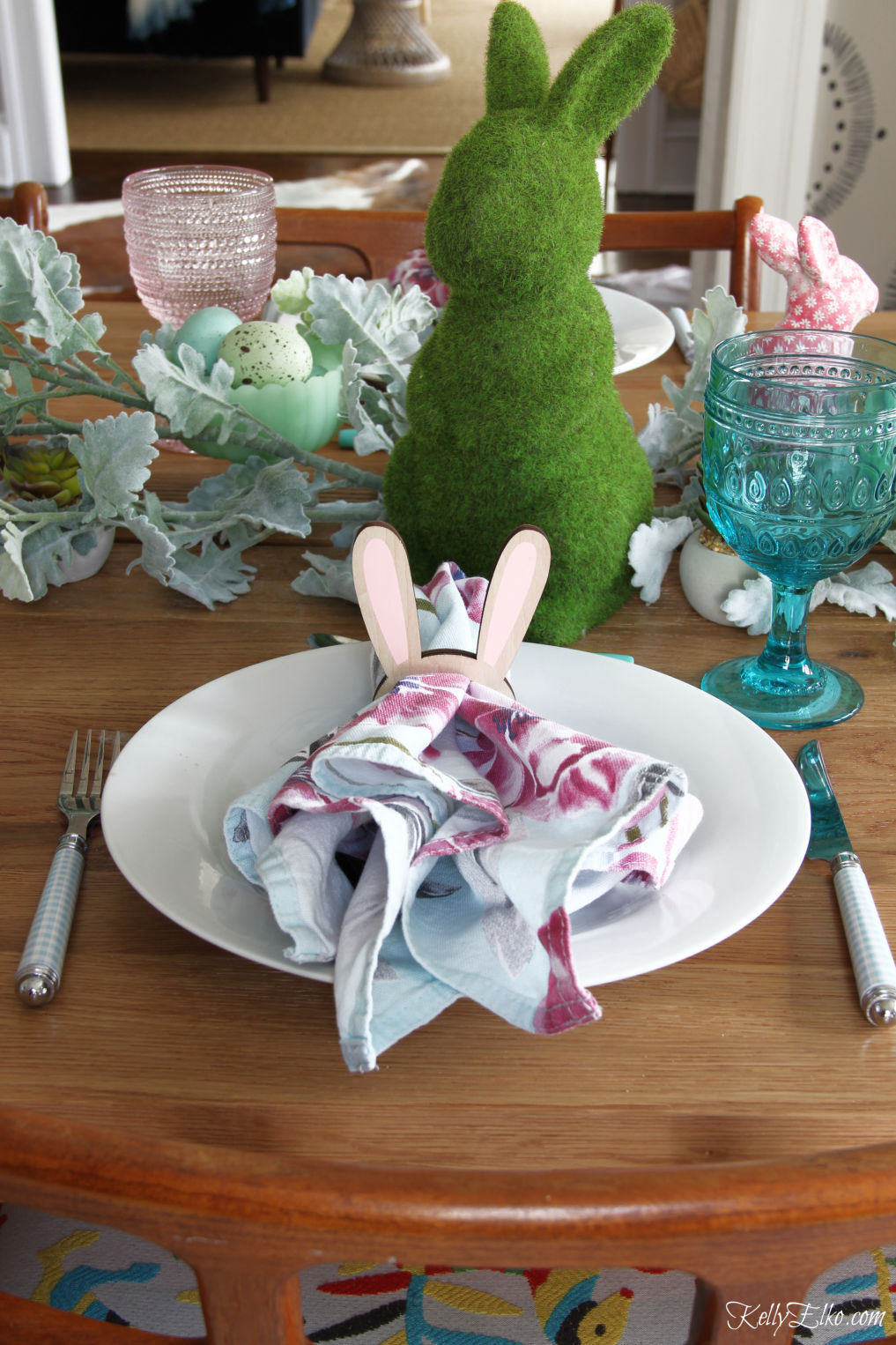 Spring bunny centerpiece - love the pink and blue color scheme on this fun Easter table kellyelko.com #easter #easterdecor #spring #springdecor #springtable #centerpiece #springcenterpiece #easterbunny #bunny