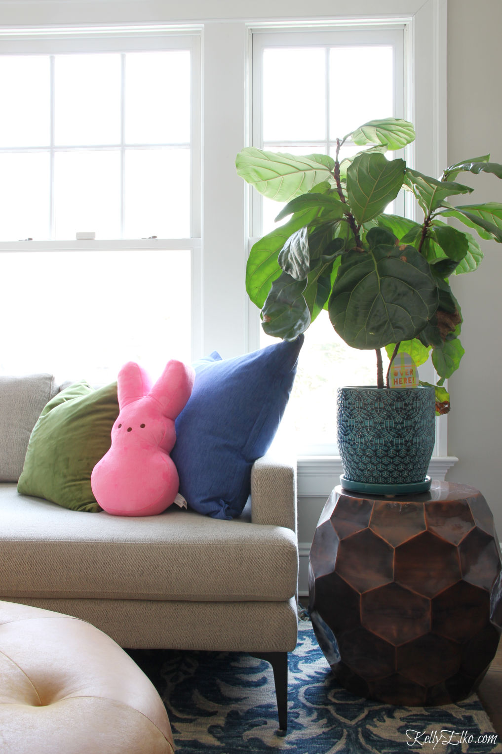 Love this cute Peep pillow! kellyelko.com #peeps #springdecor #spring #easter #easterdecor #houseplants #fiddleleaffig #bohodecor 