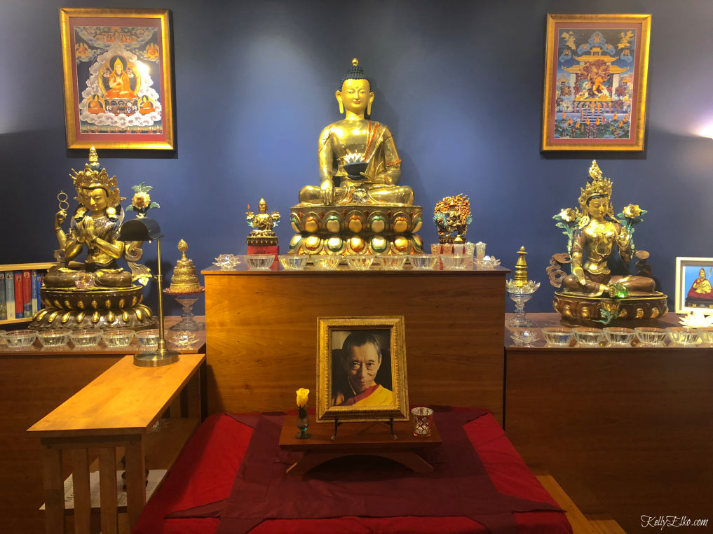 52 Weeks of Yes! Follow along as she learns to meditate! kellyelko.com #52weeksofyes #meditation #buddhist 