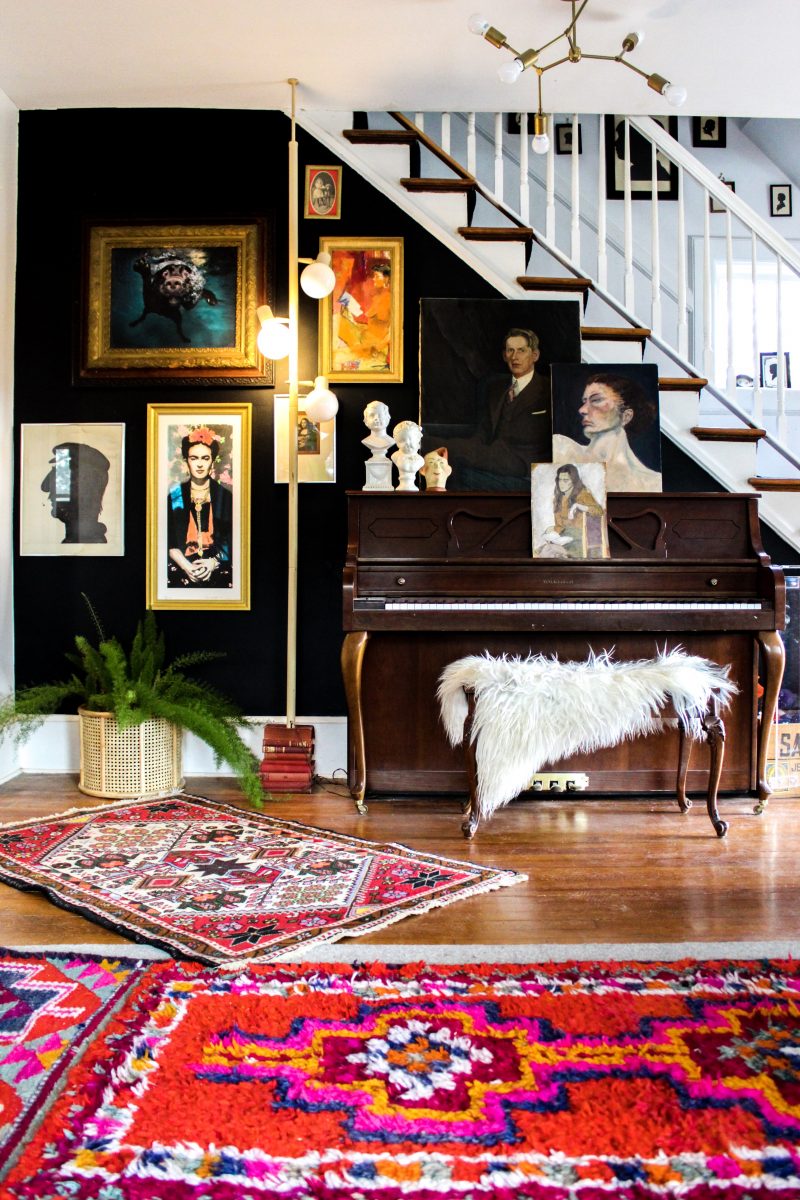 Tour this eclectic home of Kate Pierce Vintage - love this thrift store portrait gallery wall against dramatic black walls kellyelko.com #gallerywall #bohodecor #eclecticdecor #vintagedecor #vintagemodern #hometour