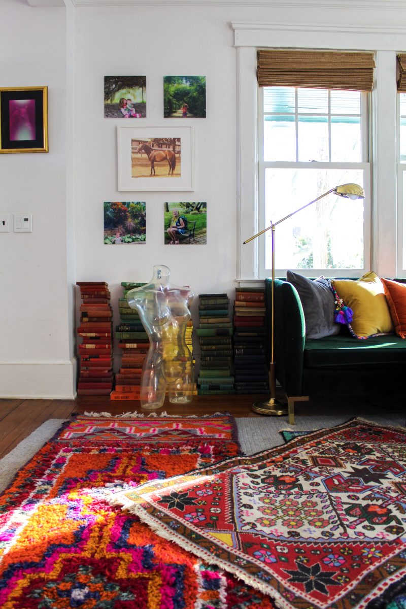 Love this boho home filled with colorful antique rugs, stacks of vintage books and unique gallery walls kellyelko.com #bohodecor #vintagemodern #vinntagedecor #hometour #eclecticdecor 