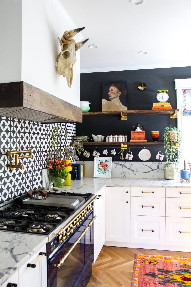 Eclectic Home Tour - love this white kitchen with black walls, open shelves and blue stove kellyelko.com #kitchen #homedecor #kitchens #openshelves #whitekitchen #hometour #bohodecor #eclectic #vintagedecor 