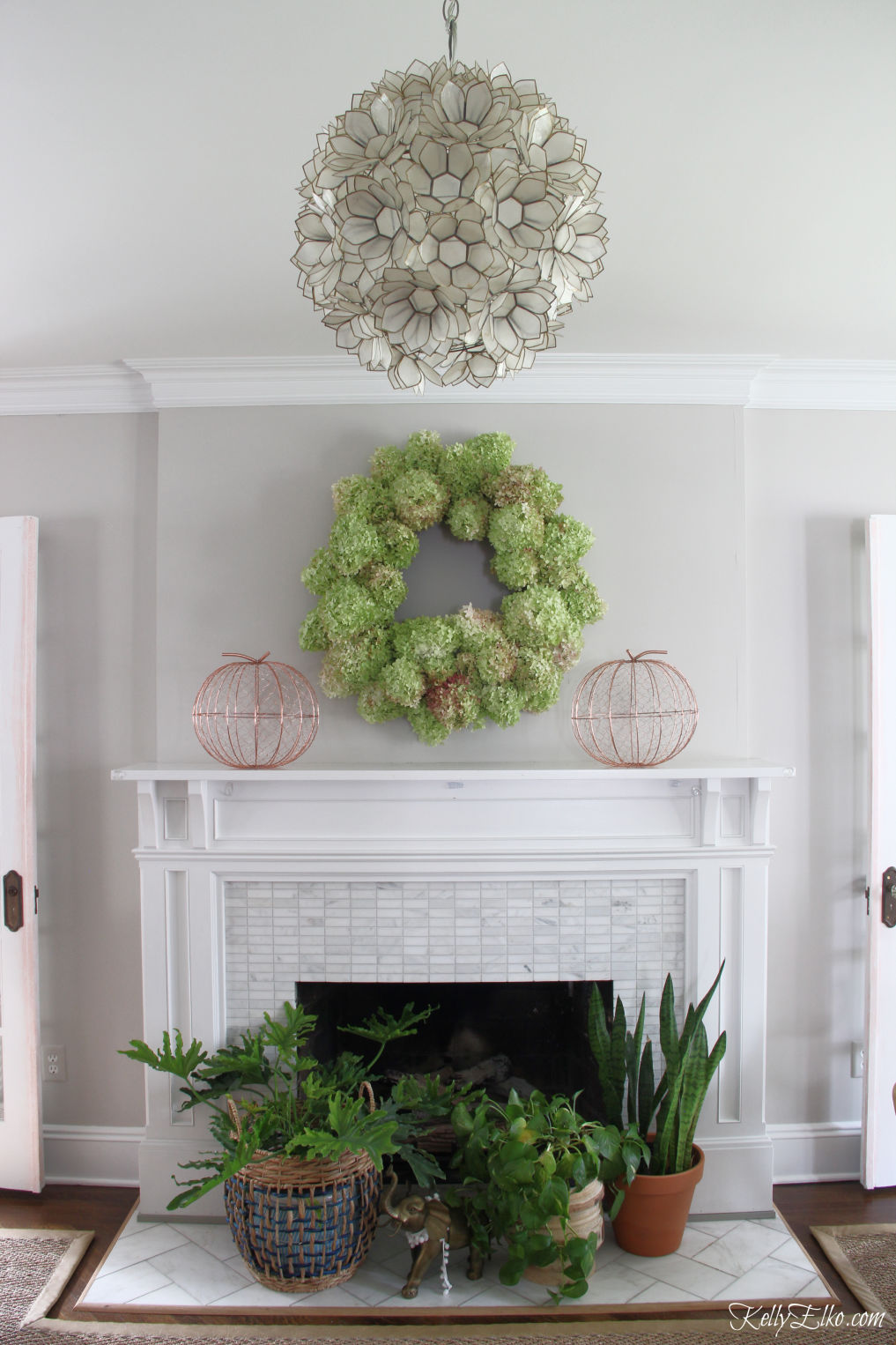 8 Creative Fall Mantel Decorating Ideas - DIY Limelight Hydrangea Wreath kellyelko.com #hydrangeas #wreaths #diyideas #diywreaths #gardening #gardeners #crafts #fallmantel #falldecor #fallcrafts