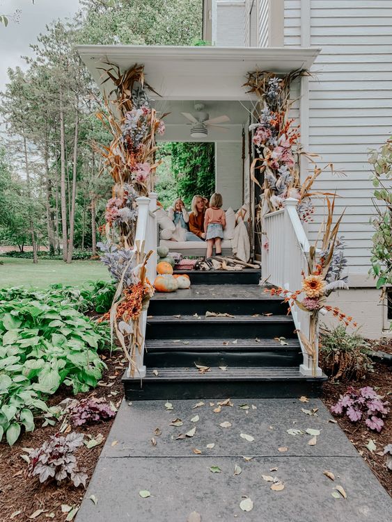 10 Beautiful Fall Porches - love the flower garland kellyelko.com #fall #fallporch #falldecor #falldecorating #mums #pumpkins #porch #frontporch #curbappeal #autummdecor #autummporch